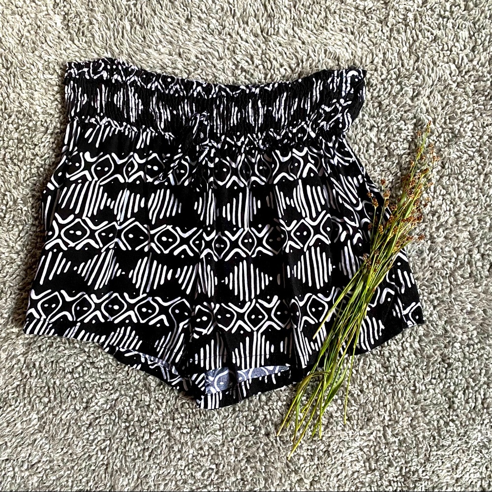 Patterned Shorts with Pockets